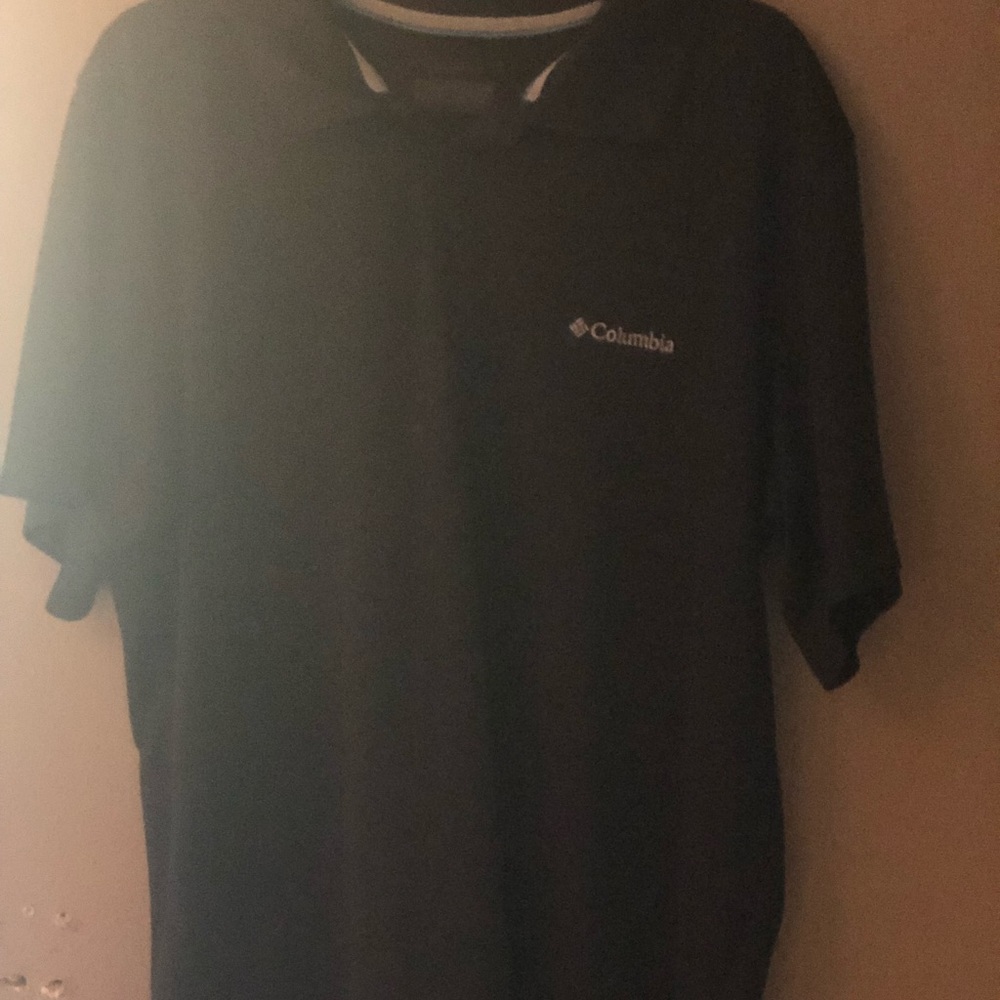Black collar shirt Columbia